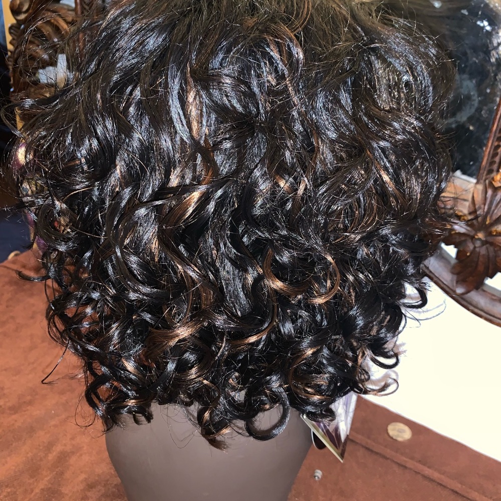 R&B Collection Lace Wig - Picture 6 of 7